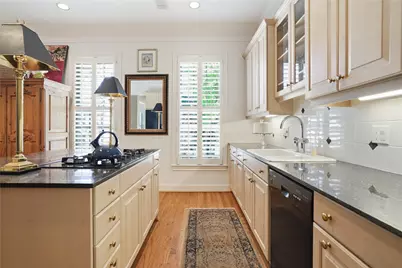 285 Sugarberry Circle, Houston, TX 77024 - Photo 10