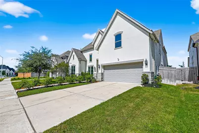 9019 Bayou Spring Court, Missouri City, TX 77459 - Photo 2