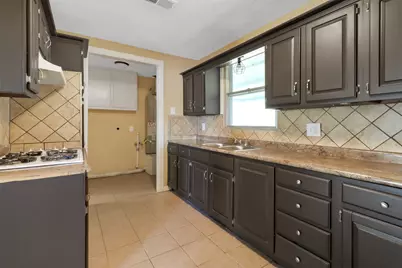 1008 Largo Street, Baytown, TX 77520 - Photo 6