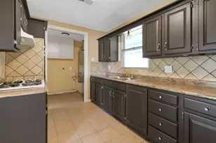 1008 Largo St, Baytown, TX 77520 - Photo 6