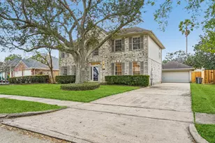 1808 N Mission Cir, Friendswood, TX 77546 - Photo 2