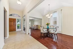 5716 Meadow Breeze Ln, Rosharon, TX 77583 - Photo 2