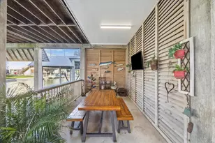 422 Windward Way, Tiki Island, TX 77554 - Photo 14