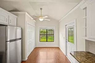 608 Northwood St, Houston, TX 77009 - Photo 8