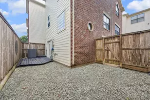 5813 Darling St, Houston, TX 77007 - Photo 2