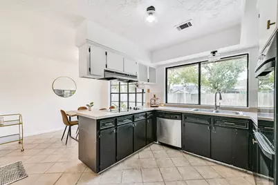 5526 Thornwood Circle, Dickinson, TX 77539 - Photo 8