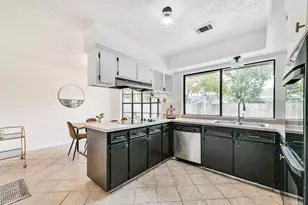 5526 Thornwood Cir, Dickinson, TX 77539 - Photo 8