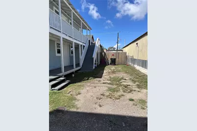 910 37th Street #4, Galveston, TX 77550 - Photo 2