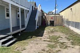 910 37th St, Galveston, TX 77550 - Photo 2