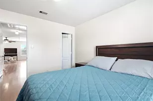 8947 Summerset Meadow Ct, Houston, TX 77075 - Photo 8