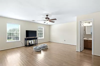 8947 Summerset Meadow Court, Houston, TX 77075 - Photo 18