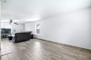 8947 Summerset Meadow Ct, Houston, TX 77075 - Photo 20