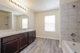 12726 Memorial Ranch Rd, Houston, TX 77014 - Photo 14