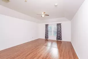 110 Smokey Lake Ln, Dickinson, TX 77539 - Photo 2