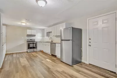 4726 Carmen Street, Houston, TX 77033 - Photo 6