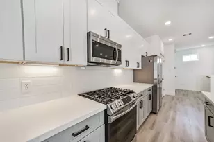 8321 Springwood Cyn Ln, Houston, TX 77055 - Photo 18