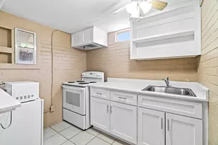 5217 Claremont St, Houston, TX 77023 - Photo 8