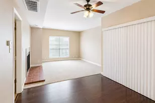 3100 Walnut Bend Ln, Houston, TX 77042 - Photo 4