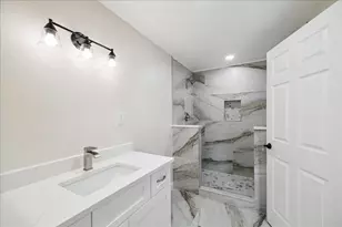 9206 Westview Dr, Houston, TX 77055 - Photo 46