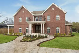 9206 Westview Dr, Houston, TX 77055 - Photo 2