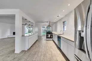 12710 Crow Valley Ln, Houston, TX 77099 - Photo 8