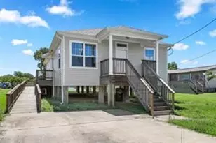 331 6th St, Dickinson, TX 77539 - Photo 1