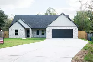 31727 Cypress Cir, Waller, TX 77484 - Photo 1