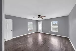 7919 Brays St, Houston, TX 77012 - Photo 14