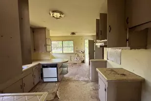 806 E 1st, Hughes Springs, TX 75656 - Photo 4