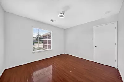 11107 Malden Drive, Houston, TX 77075 - Photo 14