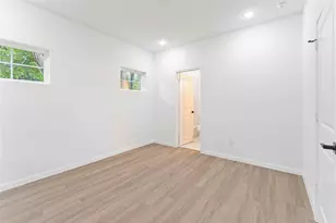 5105 Mallow St, Houston, TX 77033 - Photo 16