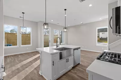 5915 Wheatley Hollow Lane, Houston, TX 77091 - Photo 16