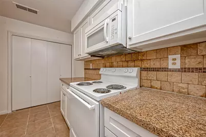 8299 Cambridge Street #1705, Houston, TX 77054 - Photo 12
