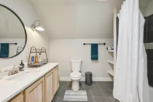 18611 Point Lookout Dr, Nassau Bay, TX 77058 - Photo 32