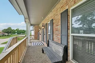18611 Point Lookout Dr, Nassau Bay, TX 77058 - Photo 4