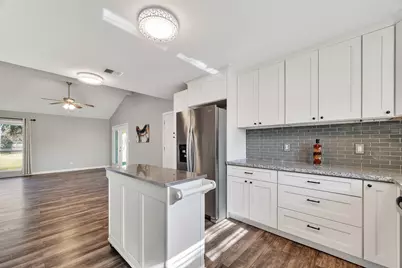 12430 Eiker Road, Brookside Village, TX 77581 - Photo 14