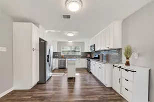 12430 Eiker Rd, Brookside Village, TX 77581 - Photo 10