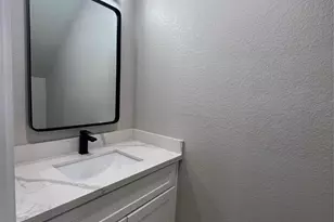1017 Calvin Ave, Houston, TX 77088 - Photo 8