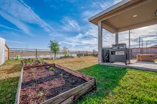 8526 Treetop Hts Dr, Baytown, TX 77523 - Photo 40
