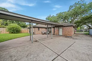 8426 Edgemoor Dr, Houston, TX 77036 - Photo 36