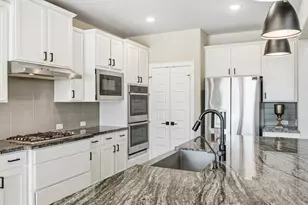 702 Hooks Trl, League City, TX 77573 - Photo 8
