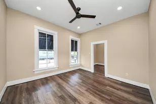 223 W Main St, La Porte, TX 77571 - Photo 4