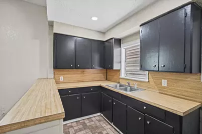 3005 Avenue L, Galveston, TX 77550 - Photo 4