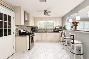 1211 Alamo St, Rosenberg, TX 77471 - Photo 2