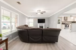 1211 Alamo St, Rosenberg, TX 77471 - Photo 4