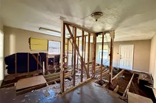 205 S Algeria St, Texas City, TX 77591 - Photo 4