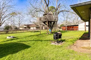 912 N Ave G, Shiner, TX 77984 - Photo 22