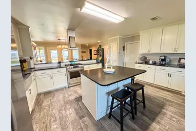 912 N Avenue G, Shiner, TX 77984 - Photo 8