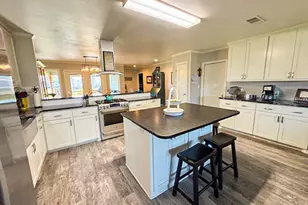 912 N Ave G, Shiner, TX 77984 - Photo 8