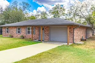 912 N Ave G, Shiner, TX 77984 - Photo 26